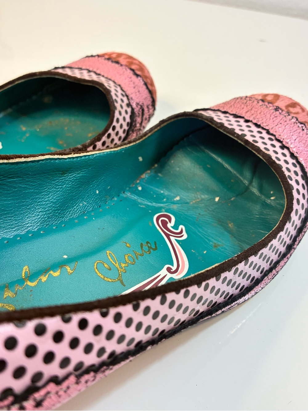 VTG Irregular Choice 41EU 10 Pink Patterned Kitten Heel Pumps Distressed READ - Picture 12 of 16